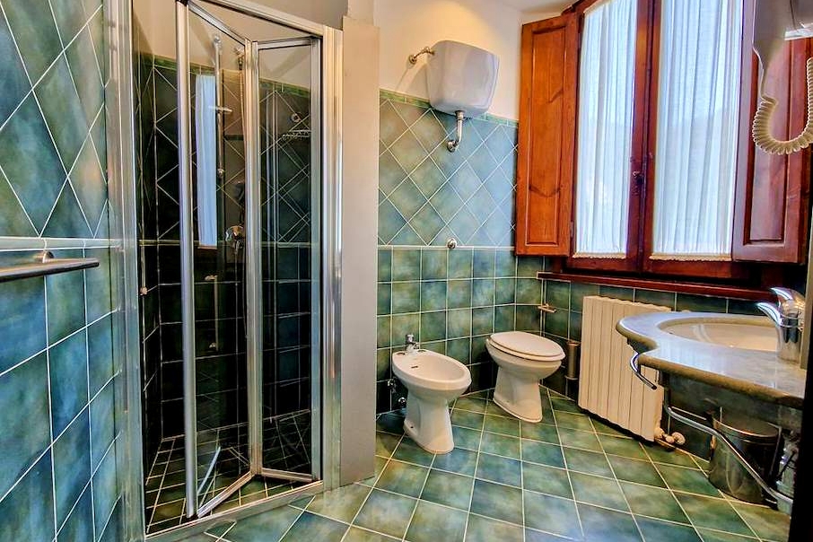 La Villa e l'Appennino bagno 7 ritaglio