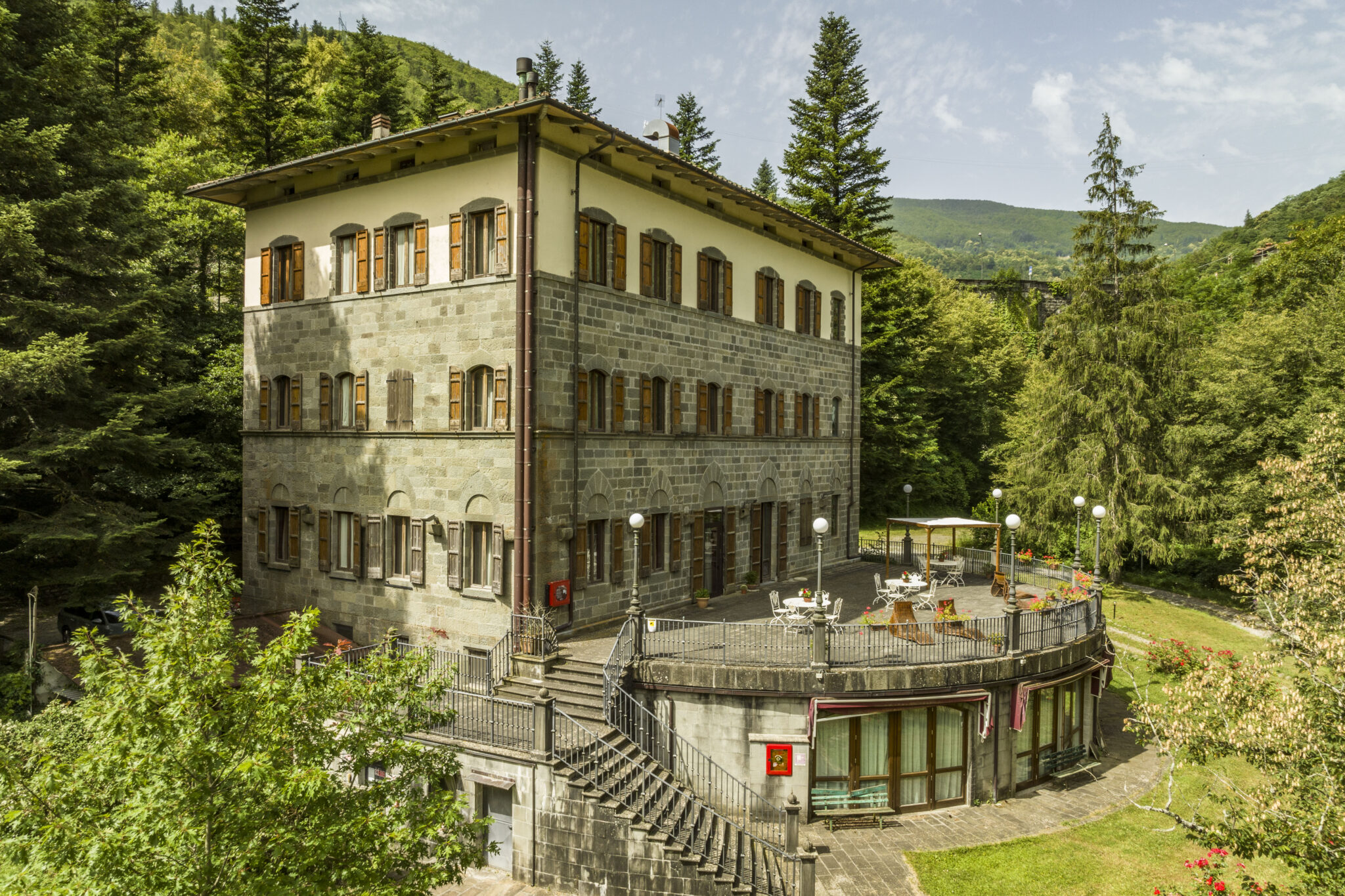 La Villa e l'Appennino esterno villa basilewsky 22