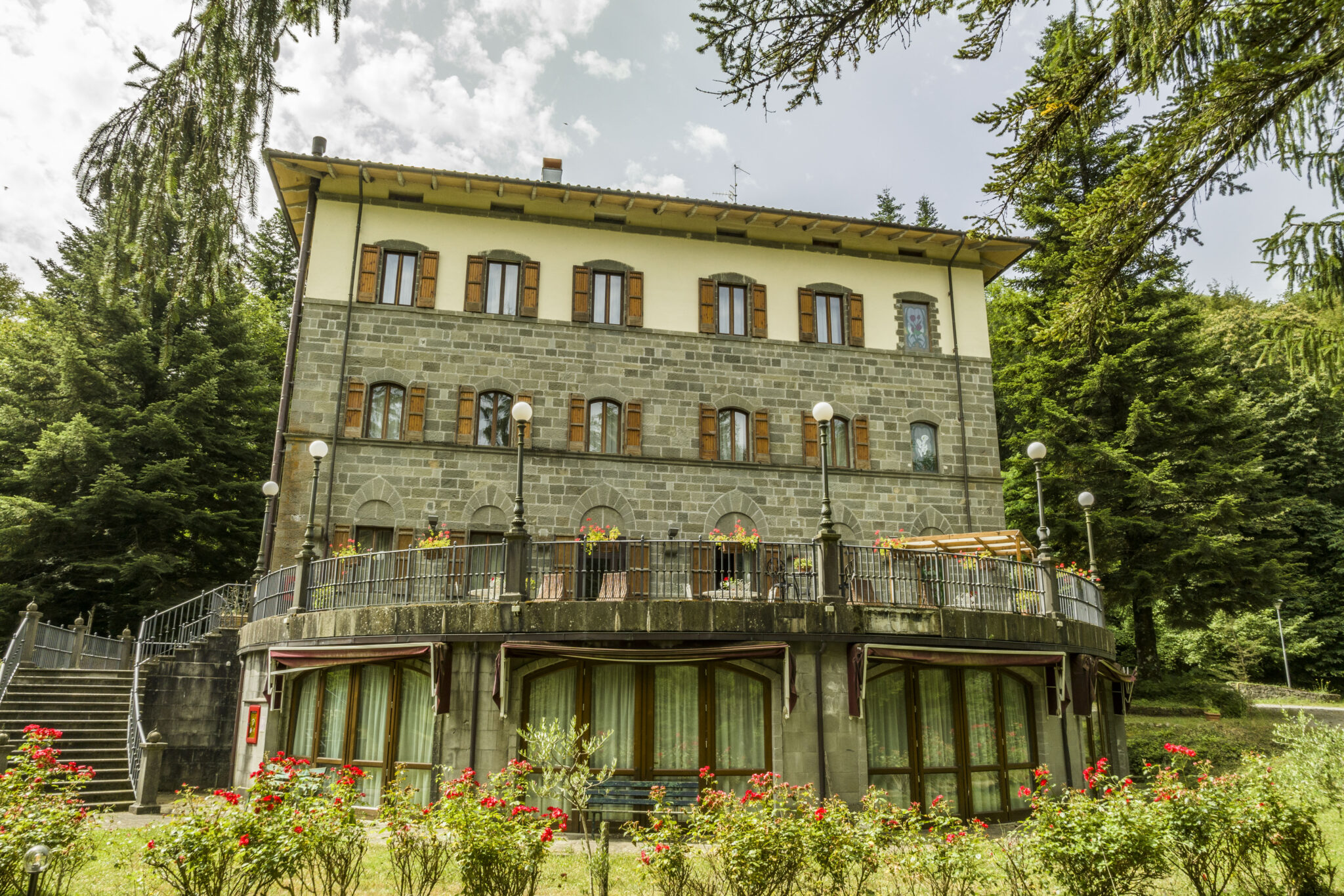 La Villa e l'Appennino esterno villa basilewsky 30