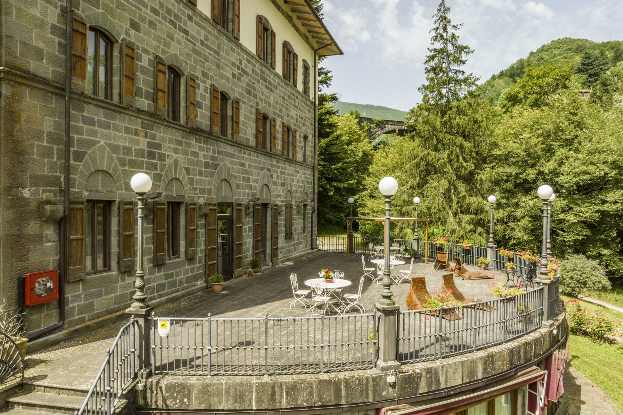 La Villa e l'Appennino terrazza villa basilewsky 1