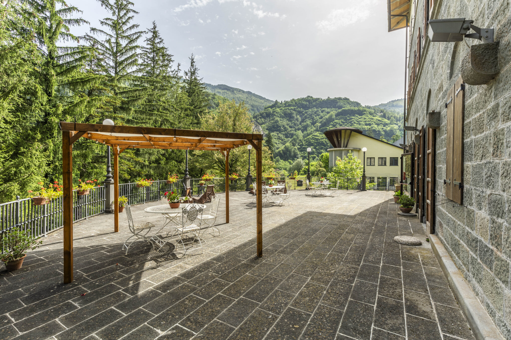 La Villa e l'Appennino terrazza villa basilewsky 3